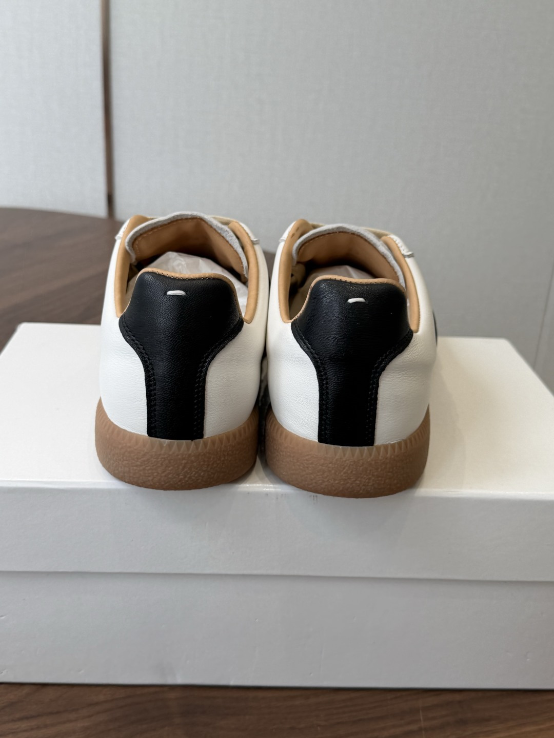 MaisonMargiela MM6 马吉拉 26新色 情侣款 德训鞋 休闲 运动鞋 原版购入开发 做货 鬼才设计师品 MaisonMargiela MM6 马吉拉 26新色 情侣款 德训鞋 休闲 运动鞋 原版购入开发 做货 鬼才设计师品