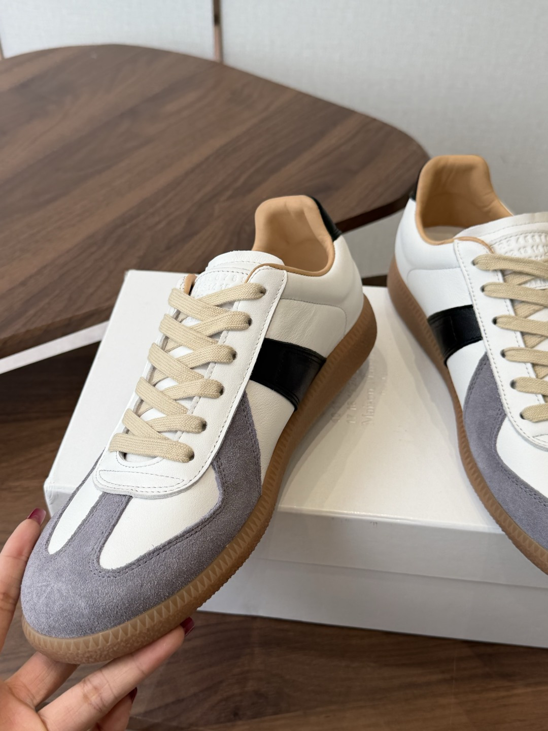 MaisonMargiela MM6 马吉拉 26新色 情侣款 德训鞋 休闲 运动鞋 原版购入开发 做货 鬼才设计师品 MaisonMargiela MM6 马吉拉 26新色 情侣款 德训鞋 休闲 运动鞋 原版购入开发 做货 鬼才设计师品