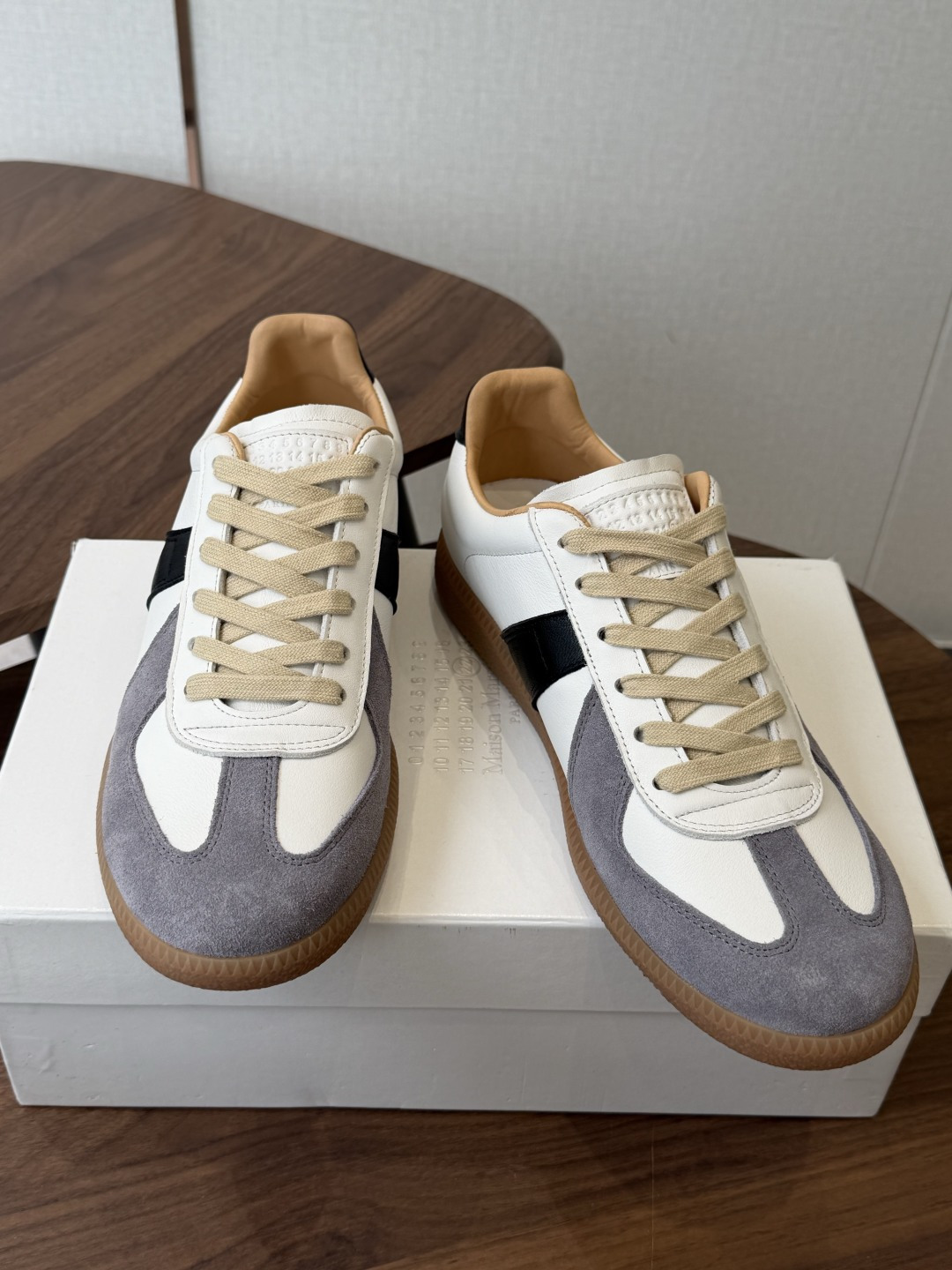 MaisonMargiela MM6 马吉拉 26新色 情侣款 德训鞋 休闲 运动鞋 原版购入开发 做货 鬼才设计师品 MaisonMargiela MM6 马吉拉 26新色 情侣款 德训鞋 休闲 运动鞋 原版购入开发 做货 鬼才设计师品