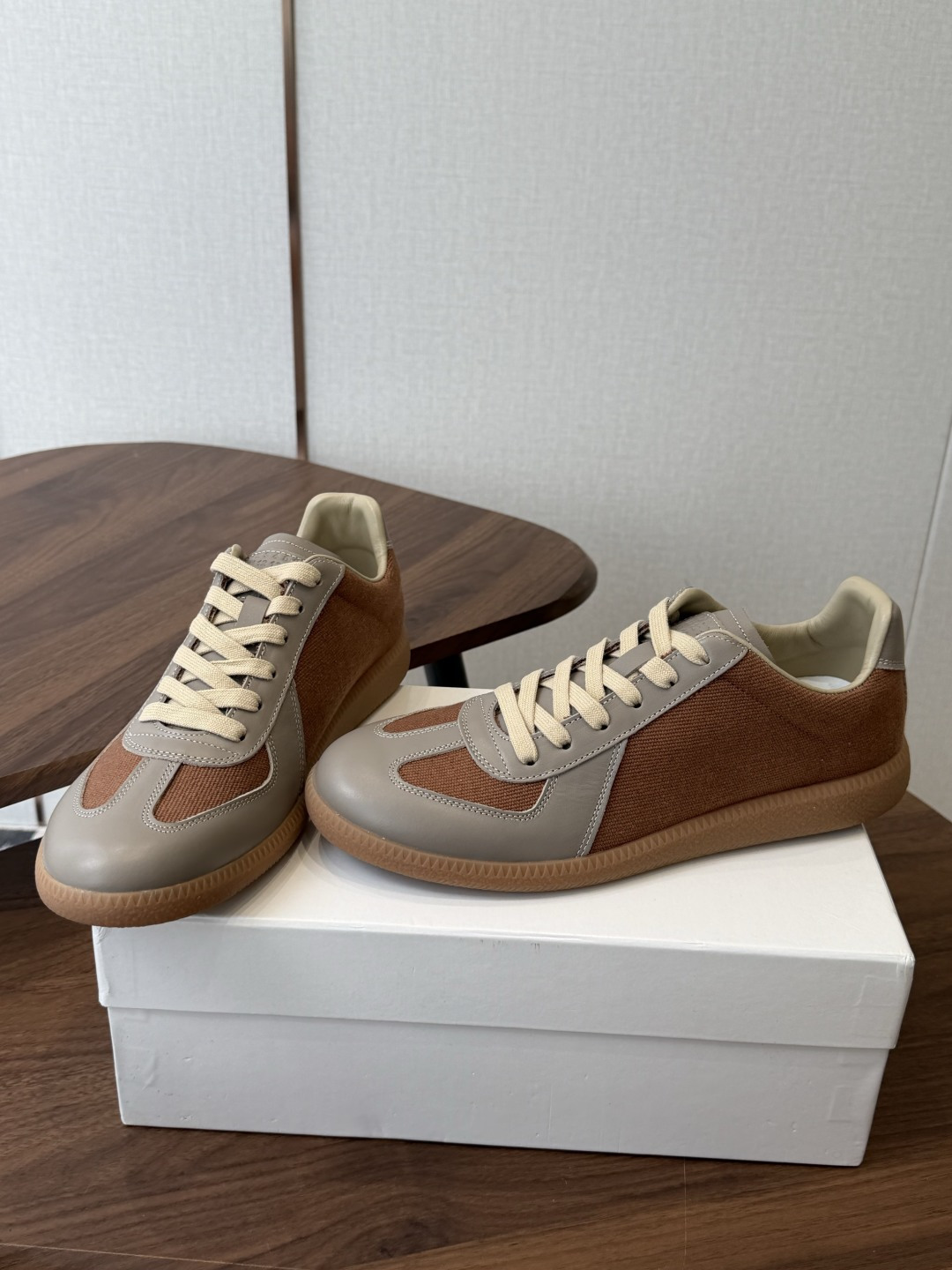 MaisonMargiela MM6 马吉拉 26新色 情侣款 德训鞋 休闲 运动鞋 原版购入开发 做货 鬼才设计师品 MaisonMargiela MM6 马吉拉 26新色 情侣款 德训鞋 休闲 运动鞋 原版购入开发 做货 鬼才设计师品