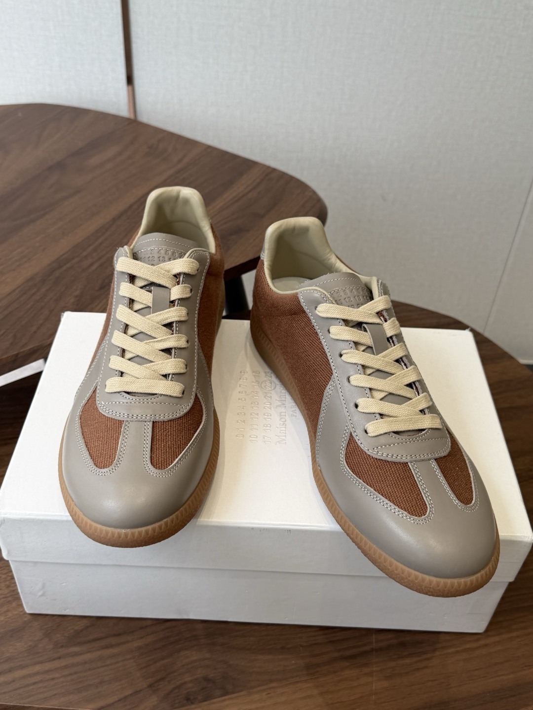 MaisonMargiela MM6 马吉拉 26新色 情侣款 德训鞋 休闲 运动鞋 原版购入开发 做货 鬼才设计师品 MaisonMargiela MM6 马吉拉 26新色 情侣款 德训鞋 休闲 运动鞋 原版购入开发 做货 鬼才设计师品