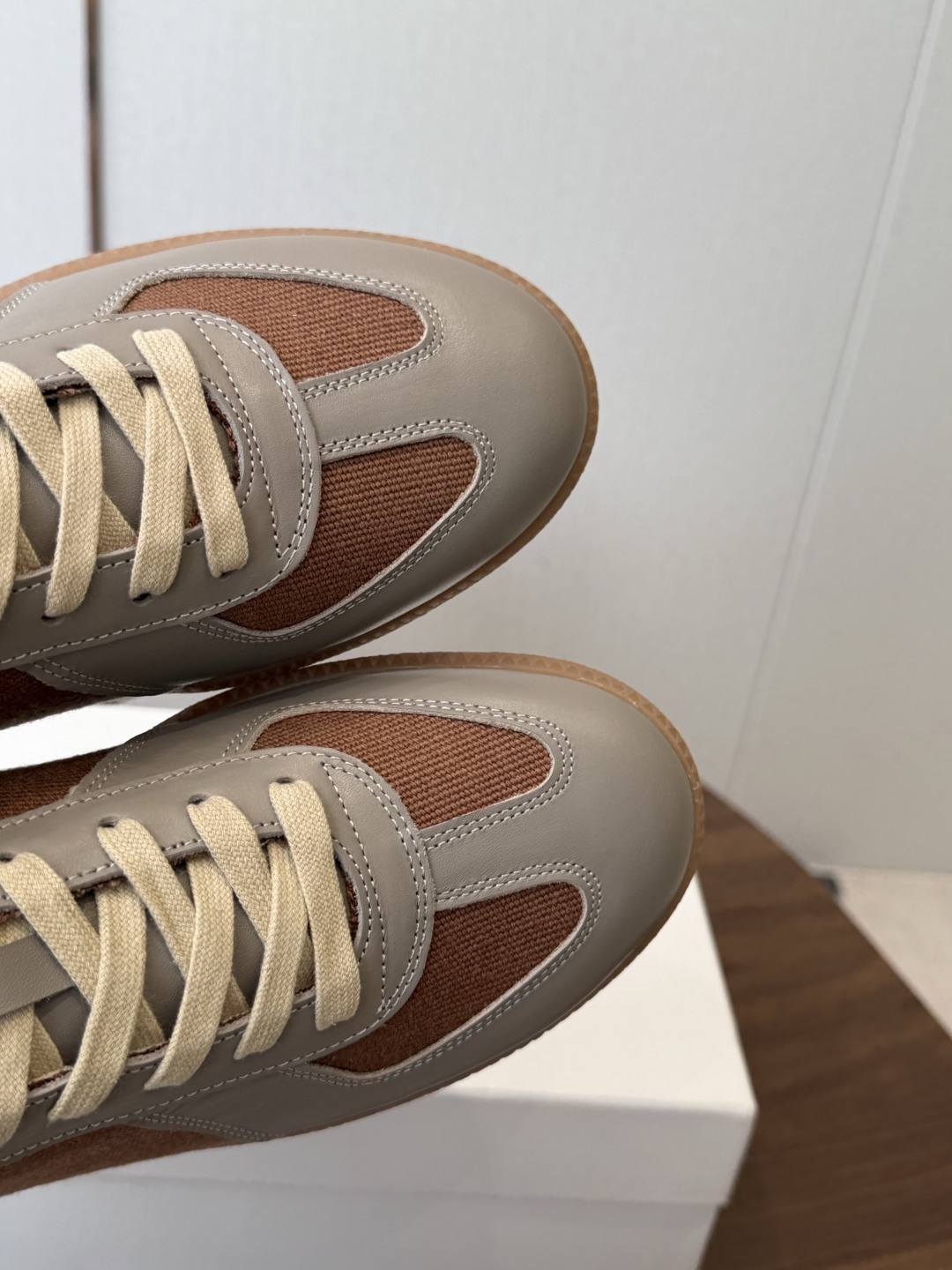 MaisonMargiela MM6 马吉拉 26新色 情侣款 德训鞋 休闲 运动鞋 原版购入开发 做货 鬼才设计师品 MaisonMargiela MM6 马吉拉 26新色 情侣款 德训鞋 休闲 运动鞋 原版购入开发 做货 鬼才设计师品
