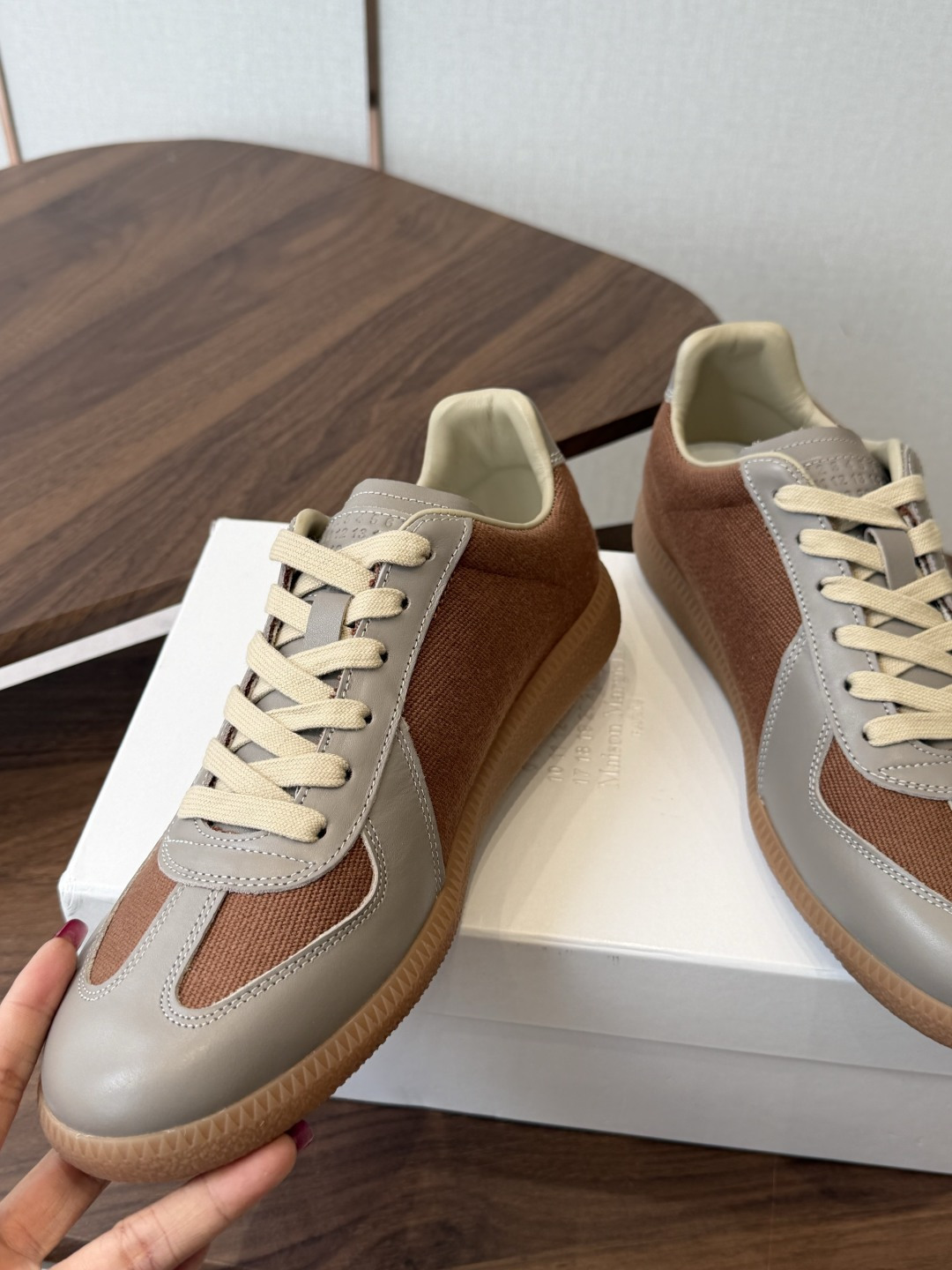 MaisonMargiela MM6 马吉拉 26新色 情侣款 德训鞋 休闲 运动鞋 原版购入开发 做货 鬼才设计师品 MaisonMargiela MM6 马吉拉 26新色 情侣款 德训鞋 休闲 运动鞋 原版购入开发 做货 鬼才设计师品