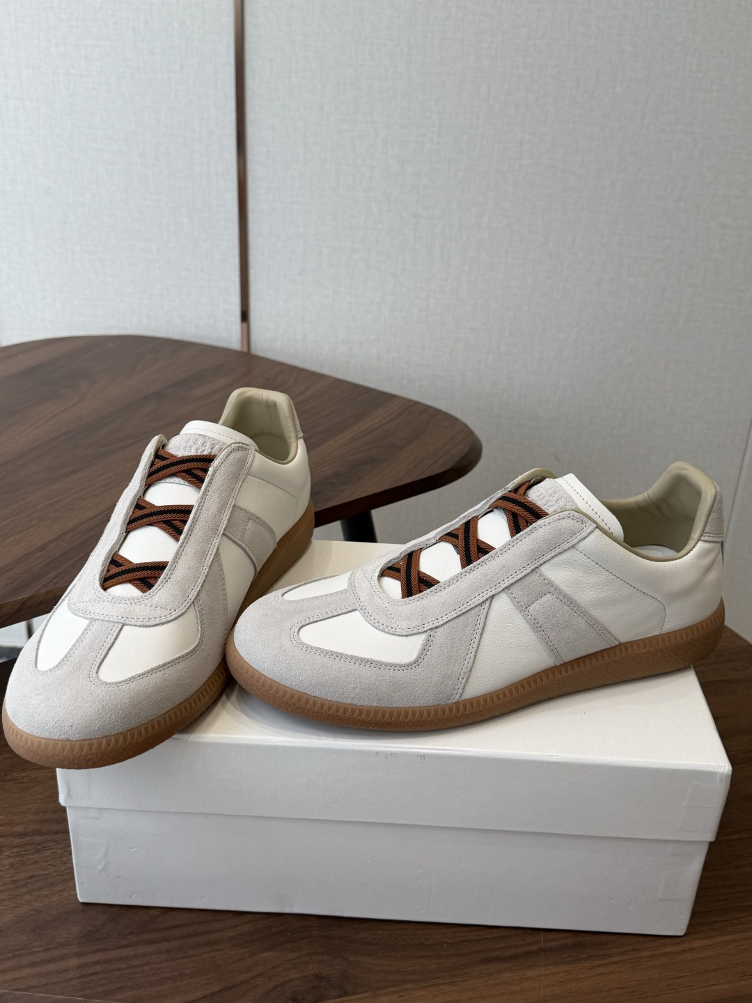 MaisonMargiela MM6 马吉拉 26新色 情侣款 德训鞋 休闲 运动鞋 原版购入开发 做货 鬼才设计师品 MaisonMargiela MM6 马吉拉 26新色 情侣款 德训鞋 休闲 运动鞋 原版购入开发 做货 鬼才设计师品