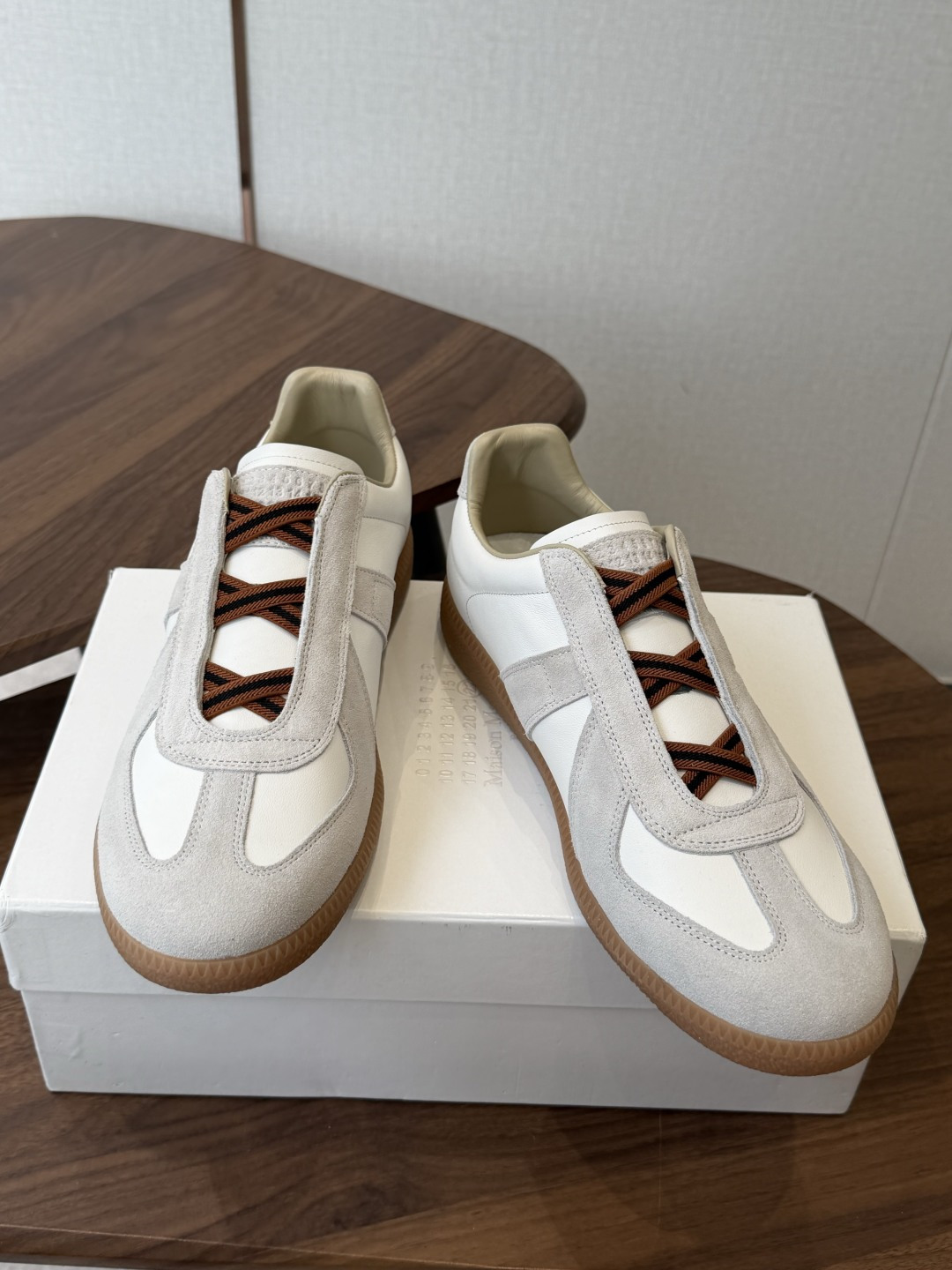 MaisonMargiela MM6 马吉拉 26新色 情侣款 德训鞋 休闲 运动鞋 原版购入开发 做货 鬼才设计师品 MaisonMargiela MM6 马吉拉 26新色 情侣款 德训鞋 休闲 运动鞋 原版购入开发 做货 鬼才设计师品