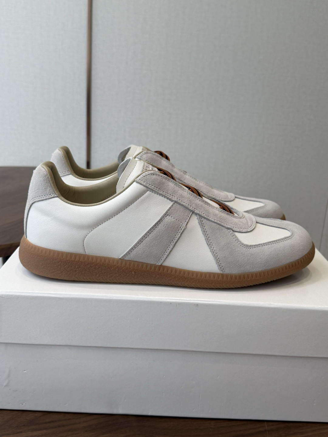 MaisonMargiela MM6 马吉拉 26新色 情侣款 德训鞋 休闲 运动鞋 原版购入开发 做货 鬼才设计师品 MaisonMargiela MM6 马吉拉 26新色 情侣款 德训鞋 休闲 运动鞋 原版购入开发 做货 鬼才设计师品