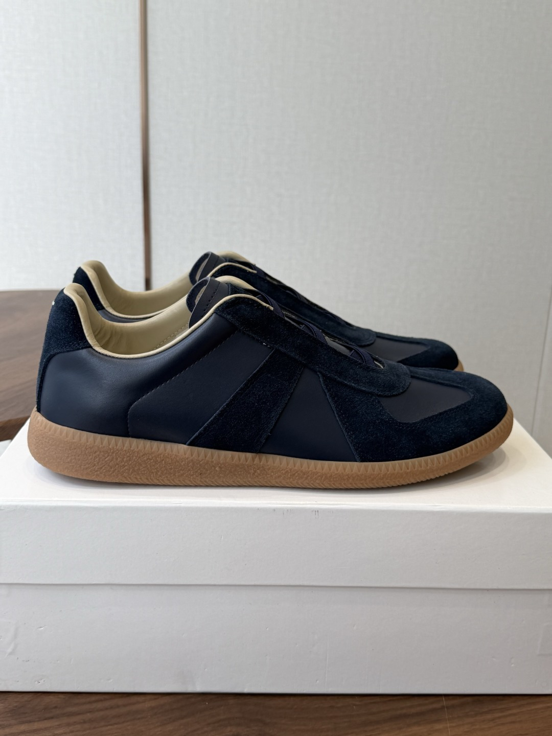 MaisonMargiela MM6 马吉拉 26新色 情侣款 德训鞋 休闲 运动鞋 原版购入开发 做货 鬼才设计师品 MaisonMargiela MM6 马吉拉 26新色 情侣款 德训鞋 休闲 运动鞋 原版购入开发 做货 鬼才设计师品