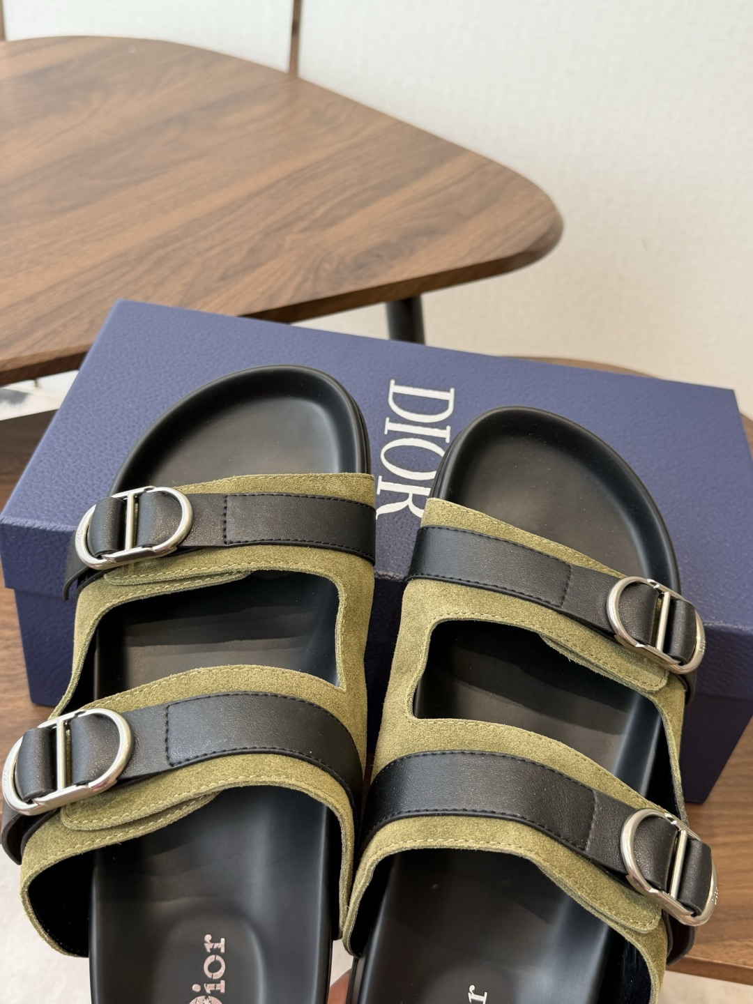 Dior 26ss 春夏最新款 男士超轻发泡大底 凉拖 夏威夷沙滩运动拖鞋 Angelababy入主迪·奥春夏力推系 Dior 26ss 春夏最新款 男士超轻发泡大底 凉拖 夏威夷沙滩运动拖鞋 Angelababy入主迪·奥春夏力推系