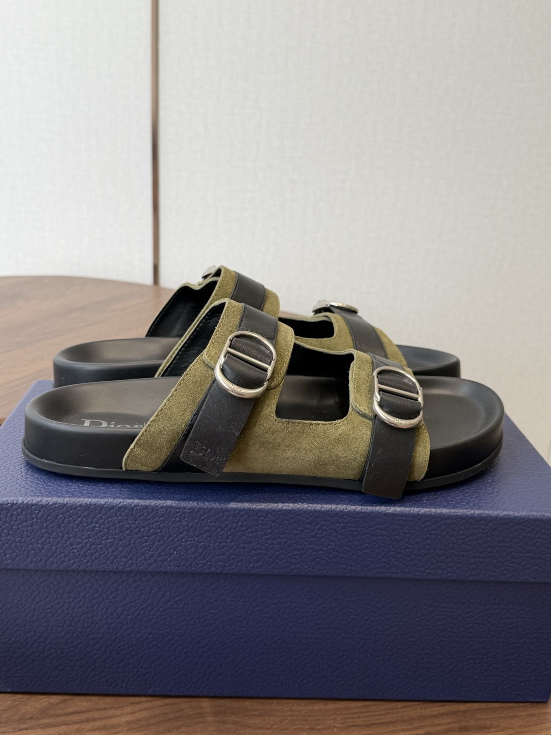 Dior 26ss 春夏最新款 男士超轻发泡大底 凉拖 夏威夷沙滩运动拖鞋 Angelababy入主迪·奥春夏力推系 Dior 26ss 春夏最新款 男士超轻发泡大底 凉拖 夏威夷沙滩运动拖鞋 Angelababy入主迪·奥春夏力推系