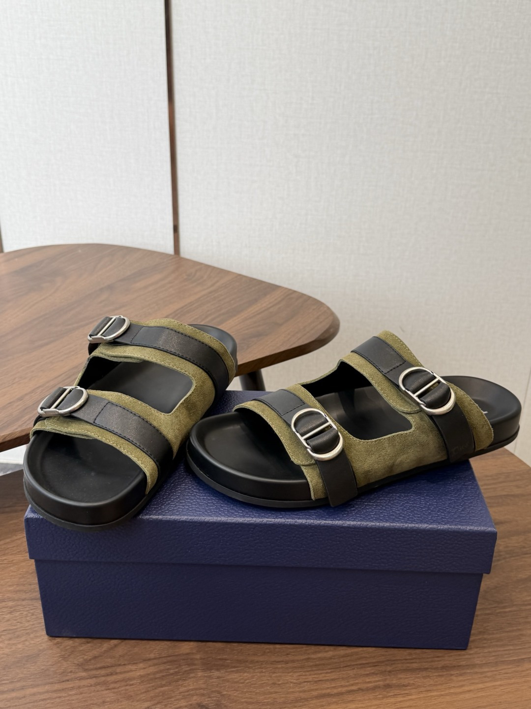 Dior 26ss 春夏最新款 男士超轻发泡大底 凉拖 夏威夷沙滩运动拖鞋 Angelababy入主迪·奥春夏力推系 Dior 26ss 春夏最新款 男士超轻发泡大底 凉拖 夏威夷沙滩运动拖鞋 Angelababy入主迪·奥春夏力推系
