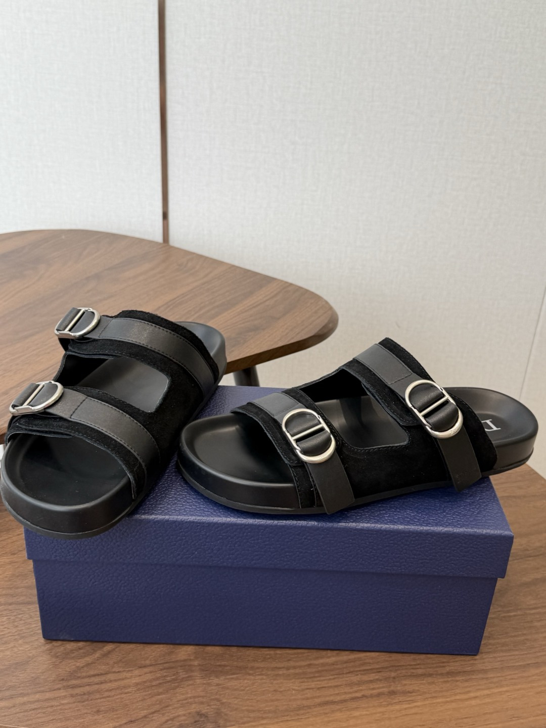 Dior 26ss 春夏最新款 男士超轻发泡大底 凉拖 夏威夷沙滩运动拖鞋 Angelababy入主迪·奥春夏力推系 Dior 26ss 春夏最新款 男士超轻发泡大底 凉拖 夏威夷沙滩运动拖鞋 Angelababy入主迪·奥春夏力推系