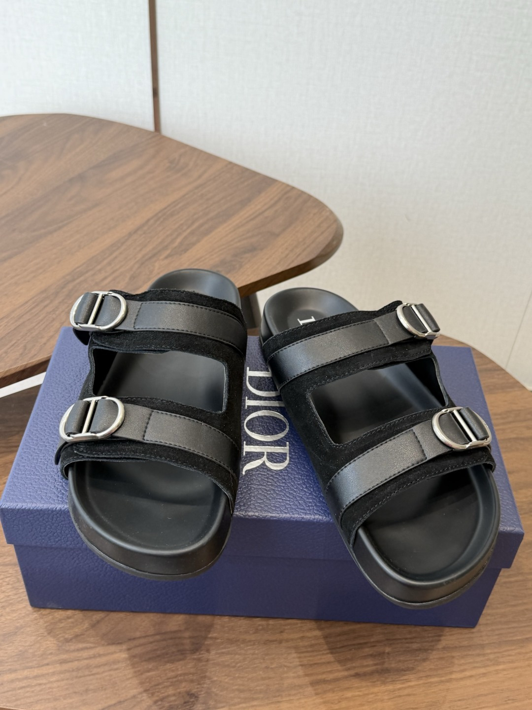 Dior 26ss 春夏最新款 男士超轻发泡大底 凉拖 夏威夷沙滩运动拖鞋 Angelababy入主迪·奥春夏力推系 Dior 26ss 春夏最新款 男士超轻发泡大底 凉拖 夏威夷沙滩运动拖鞋 Angelababy入主迪·奥春夏力推系