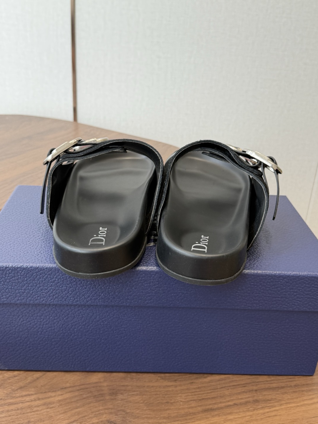 Dior 26ss 春夏最新款 男士超轻发泡大底 凉拖 夏威夷沙滩运动拖鞋 Angelababy入主迪·奥春夏力推系 Dior 26ss 春夏最新款 男士超轻发泡大底 凉拖 夏威夷沙滩运动拖鞋 Angelababy入主迪·奥春夏力推系