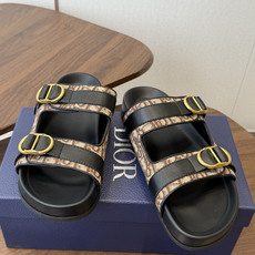 Dior 26ss 春夏最新款 男士超轻发泡大底 凉拖 夏威夷沙滩运动拖鞋 Angelababy入主迪·奥春夏力推系 Dior 26ss 春夏最新款 男士超轻发泡大底 凉拖 夏威夷沙滩运动拖鞋 Angelababy入主迪·奥春夏力推系