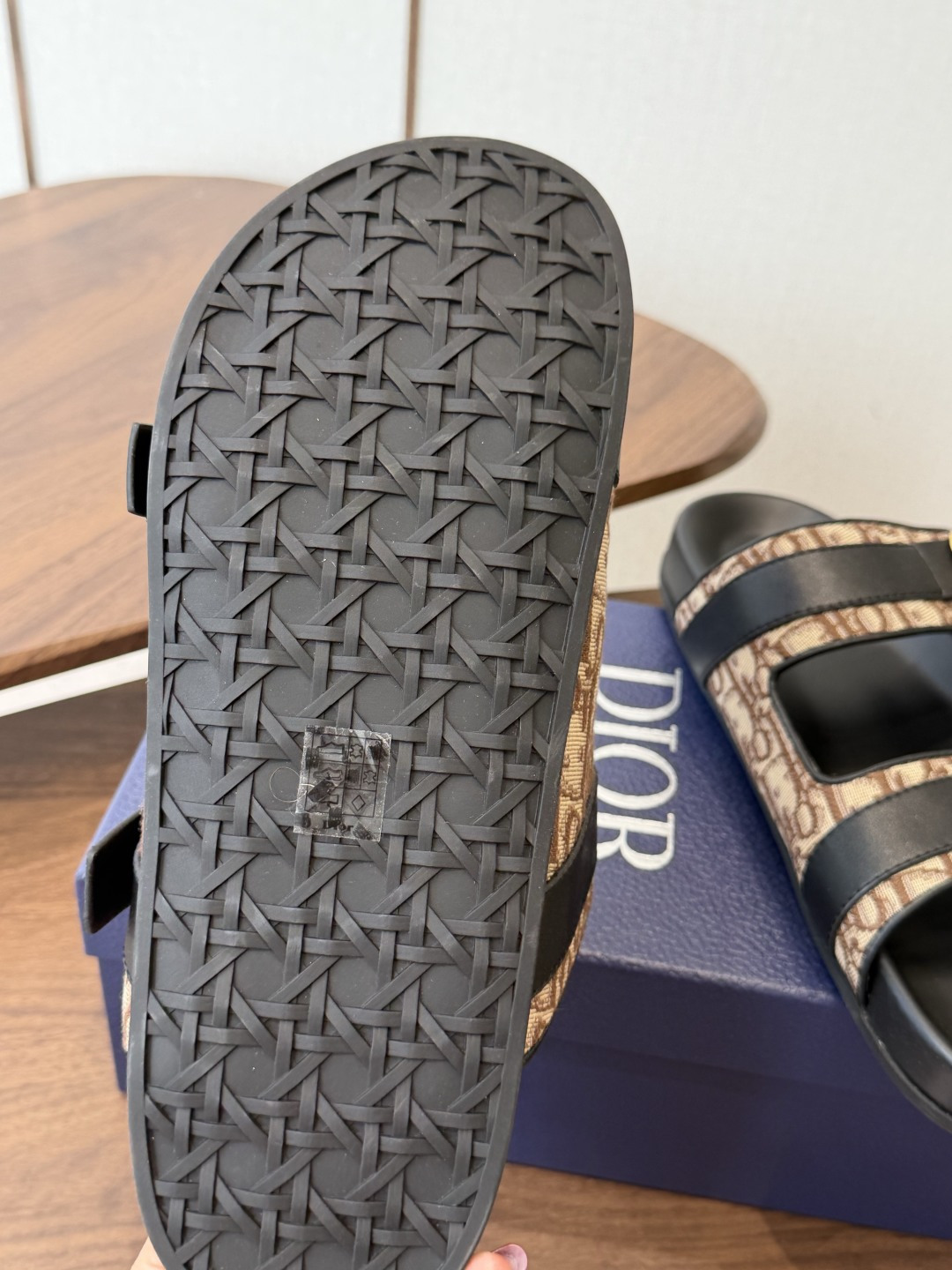 Dior 26ss 春夏最新款 男士超轻发泡大底 凉拖 夏威夷沙滩运动拖鞋 Angelababy入主迪·奥春夏力推系 Dior 26ss 春夏最新款 男士超轻发泡大底 凉拖 夏威夷沙滩运动拖鞋 Angelababy入主迪·奥春夏力推系