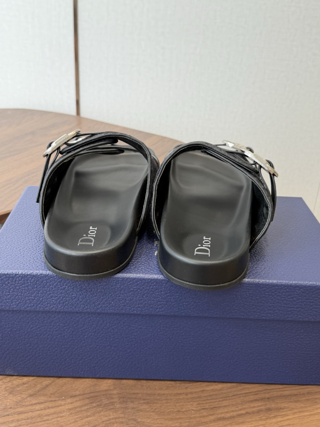 Dior 26ss 春夏最新款 男士超轻发泡大底 凉拖 夏威夷沙滩运动拖鞋 Angelababy入主迪·奥春夏力推系 Dior 26ss 春夏最新款 男士超轻发泡大底 凉拖 夏威夷沙滩运动拖鞋 Angelababy入主迪·奥春夏力推系