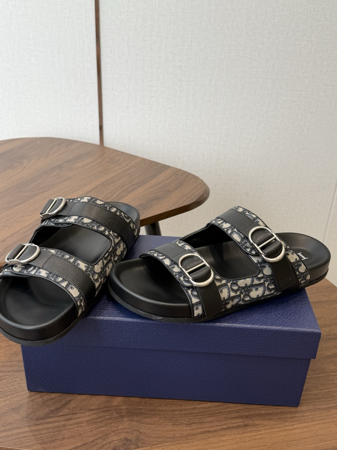 Dior  26ss 春夏最新款  男士超轻发泡大底 凉拖 夏威夷沙滩运动拖鞋 Angelababy入主迪·奥春夏力推系