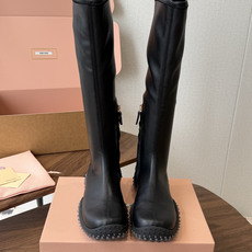 miu miu 运动休闲靴子弹力靴 26ss 秋冬新款 弹力Pu 触感舒适柔软,仿佛第二层肌肤般贴合脚部,柔韧性特别好, miu miu 运动休闲靴子弹力靴 26ss 秋冬新款 弹力Pu 触感舒适柔软,仿佛第二层肌肤般贴合脚部,柔韧性特别好,