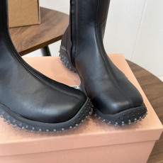 miu miu 运动休闲靴子弹力靴 26ss 秋冬新款 弹力Pu 触感舒适柔软,仿佛第二层肌肤般贴合脚部,柔韧性特别好, miu miu 运动休闲靴子弹力靴 26ss 秋冬新款 弹力Pu 触感舒适柔软,仿佛第二层肌肤般贴合脚部,柔韧性特别好,