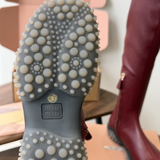 miu miu 运动休闲靴子弹力靴 26ss 秋冬新款 弹力Pu 触感舒适柔软,仿佛第二层肌肤般贴合脚部,柔韧性特别好, miu miu 运动休闲靴子弹力靴 26ss 秋冬新款 弹力Pu 触感舒适柔软,仿佛第二层肌肤般贴合脚部,柔韧性特别好,