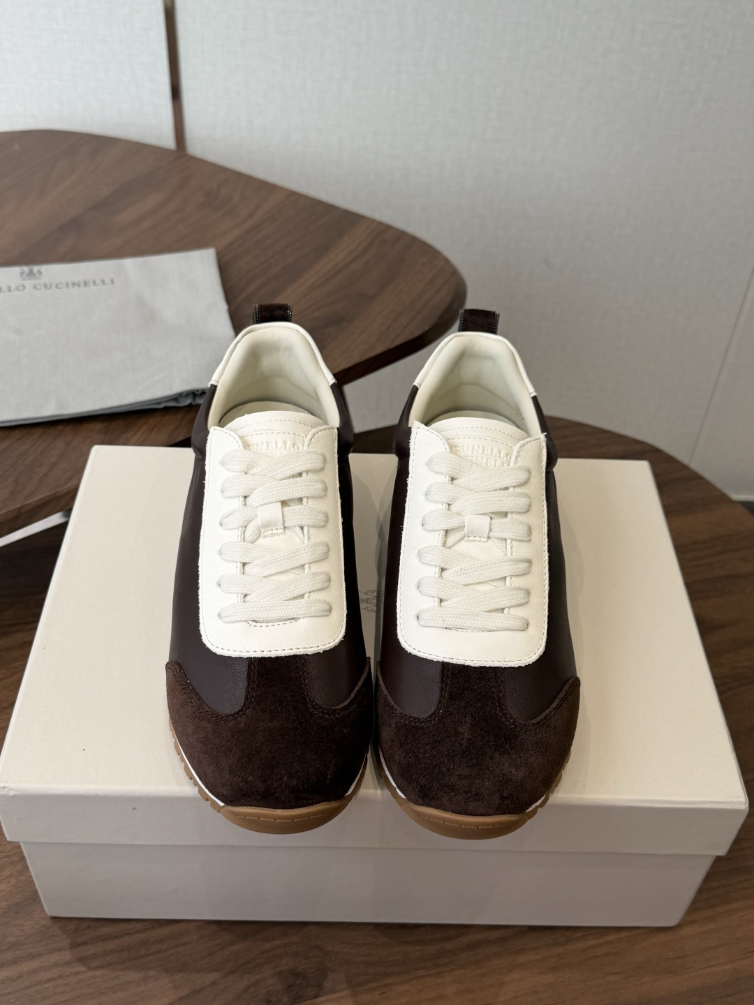 NO:922962,Brunello Cucinelli 26ss latest Bc lace-up casual shoes, imported suede upper/imported cowhide, imported sheepskin lining, 0.5mm circular punching design, breathable and not stuffy, exclusive molding, ultra-light TPU outsole, original drawer-type shoe box with shoe storage bag, Size#35-41 (35 41 customized, non-returnable), casual shoes/sports shoes, brunello  cucinelli,sneakers,cowhide,sheepskin,chamois leather19860909Brunello Cucinelli 26ss最新 Bc 系带 休闲鞋 鞋面进口麂皮/进口牛皮 内里进口羊皮 0.5mm圆形冲孔设计 透气不闷脚 独家开模超轻TPU大底 鞋盒采用原版抽屉式鞋盒配鞋履收纳袋 Size#35-41（35 41订做不退换）,休闲鞋/运动鞋,brunello cucinelli,sneakers,cowhide,sheepskin,chamois leather,Women's Shoes