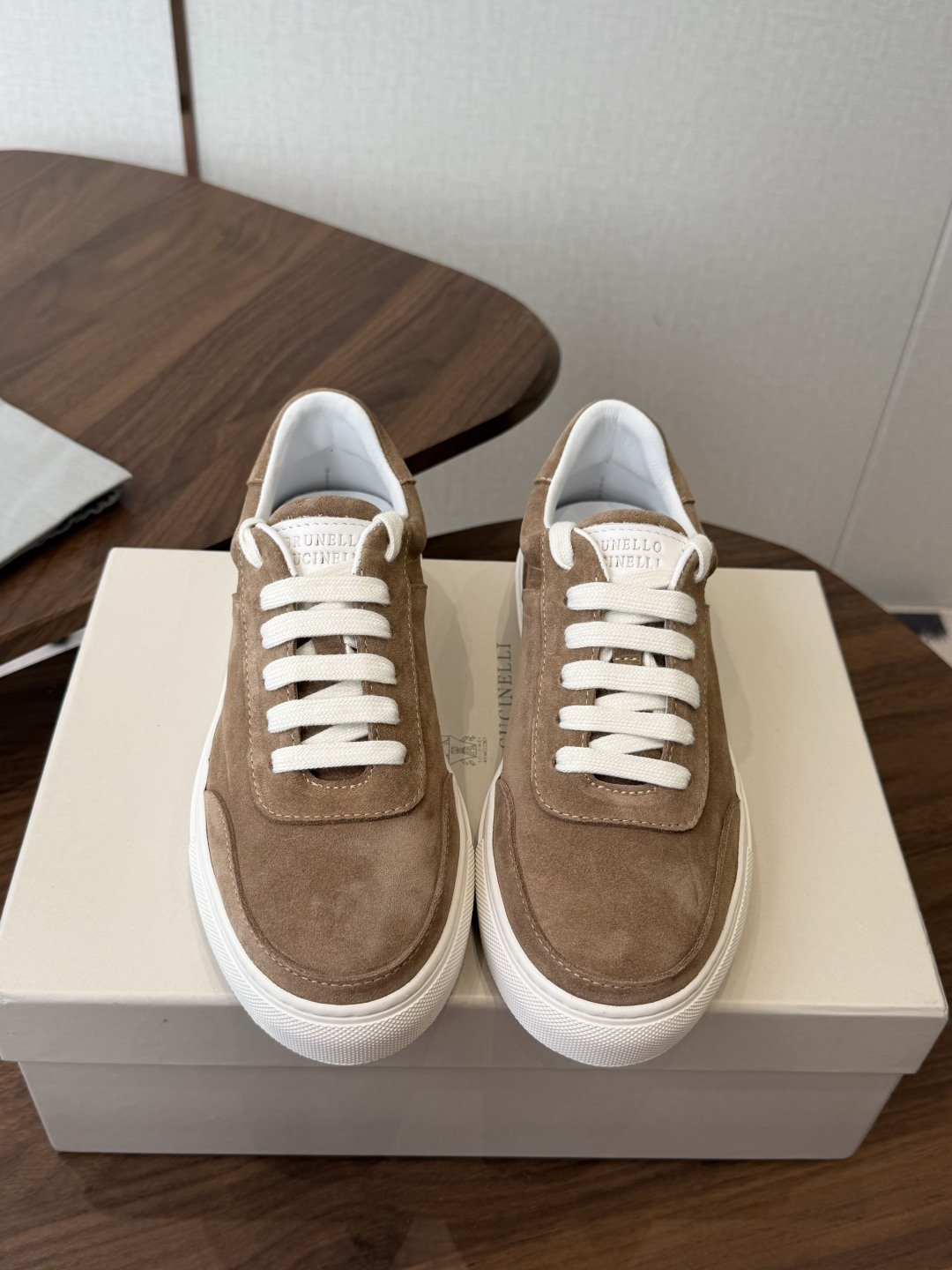 NO:922971,Brunello Cucinelli 26ss latest Bc lace-up casual shoes, imported suede upper/imported cowhide, imported sheepskin lining, 0.5mm circular punching design, breathable and not stuffy, exclusive molded ultra-light TPU outsole, original drawer-type shoe box with shoe storage bag, Size#35-41 (4041 custom-made, non-returnable), casual shoes/sports shoes, brunello  cucinelli,sneakers,cowhide,sheepskin,chamois leather19860909Brunello Cucinelli 26ss最新 Bc 系带 休闲鞋 鞋面进口麂皮/进口牛皮 内里进口羊皮 0.5mm圆形冲孔设计 透气不闷脚 独家开模超轻TPU大底 鞋盒采用原版抽屉式鞋盒配鞋履收纳袋 Size#35-41（4041订做不退换）,休闲鞋/运动鞋,brunello cucinelli,sneakers,cowhide,sheepskin,chamois leather,Women's Shoes