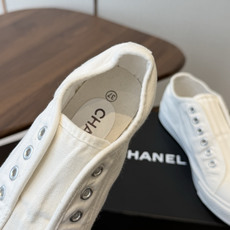 Chanel香奈儿26ss 饼干帆布鞋 鞋 开发了几个月最高版本终于出来了 专柜顶级休闲款运动鞋 这款经典设计 鞋面简洁 Chanel香奈儿26ss 饼干帆布鞋 鞋 开发了几个月最高版本终于出来了 专柜顶级休闲款运动鞋 这款经典设计 鞋面简洁