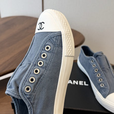 Chanel香奈儿26ss 饼干帆布鞋 鞋 开发了几个月最高版本终于出来了 专柜顶级休闲款运动鞋 这款经典设计 鞋面简洁 Chanel香奈儿26ss 饼干帆布鞋 鞋 开发了几个月最高版本终于出来了 专柜顶级休闲款运动鞋 这款经典设计 鞋面简洁