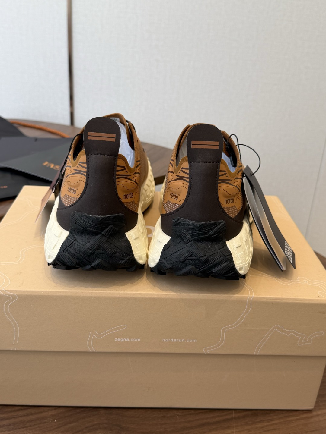 ZEGNA 杰尼亚 (男款)系列 户外 休闲 厚底运动鞋 原版购入开发 做货 这款黑色皮革 Triple Stitch ZEGNA 杰尼亚 (男款)系列 户外 休闲 厚底运动鞋 原版购入开发 做货 这款黑色皮革 Triple Stitch
