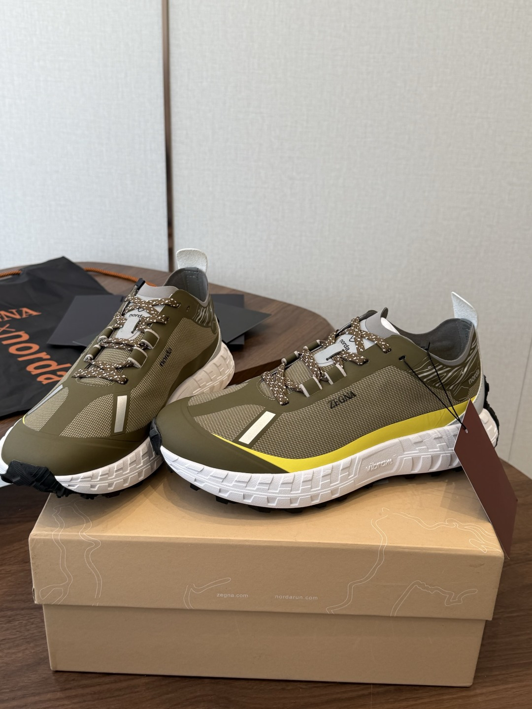 ZEGNA 杰尼亚 (男款)系列 户外 休闲 厚底运动鞋 原版购入开发 做货 这款黑色皮革 Triple Stitch ZEGNA 杰尼亚 (男款)系列 户外 休闲 厚底运动鞋 原版购入开发 做货 这款黑色皮革 Triple Stitch