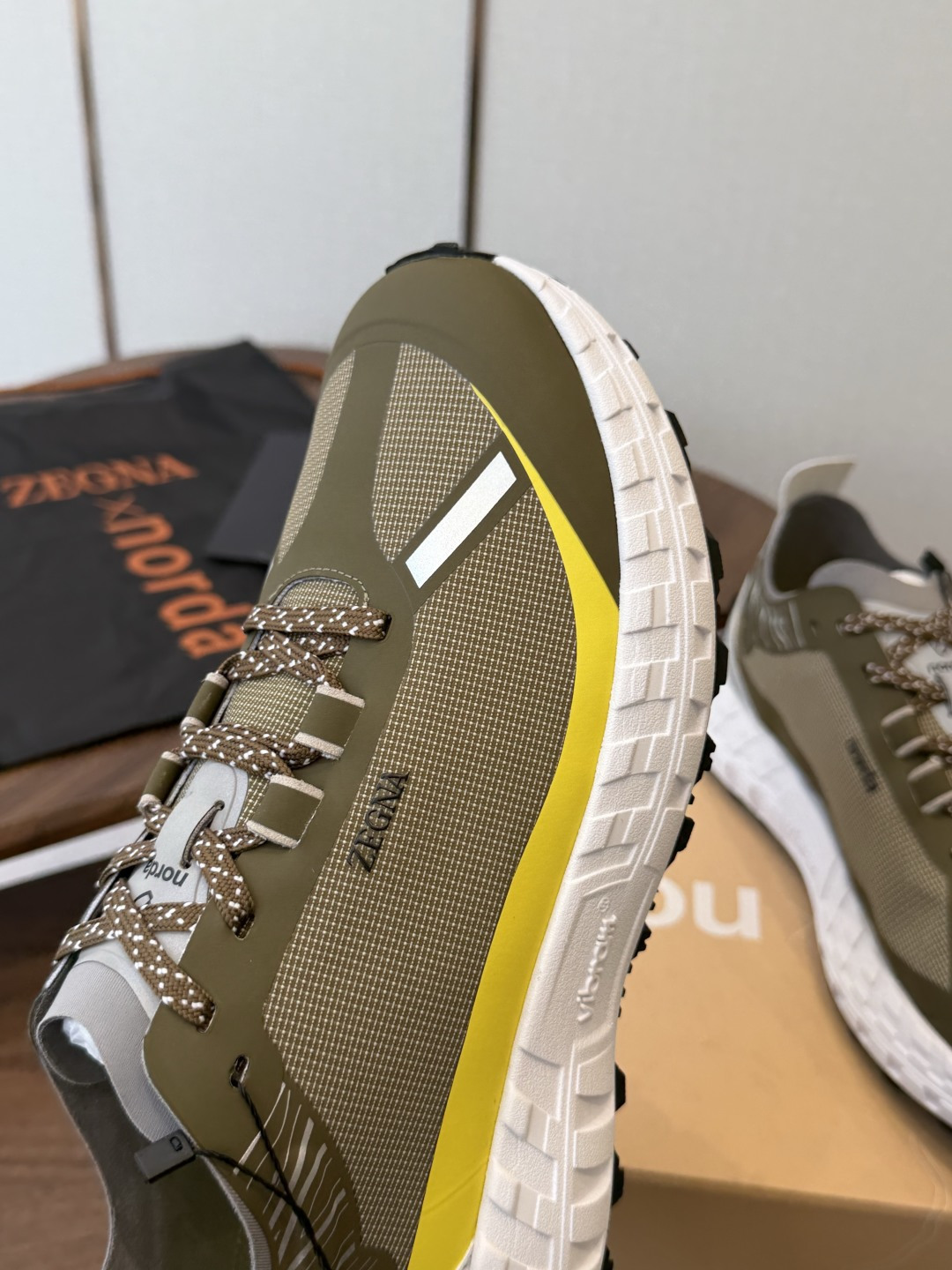 ZEGNA 杰尼亚 (男款)系列 户外 休闲 厚底运动鞋 原版购入开发 做货 这款黑色皮革 Triple Stitch ZEGNA 杰尼亚 (男款)系列 户外 休闲 厚底运动鞋 原版购入开发 做货 这款黑色皮革 Triple Stitch