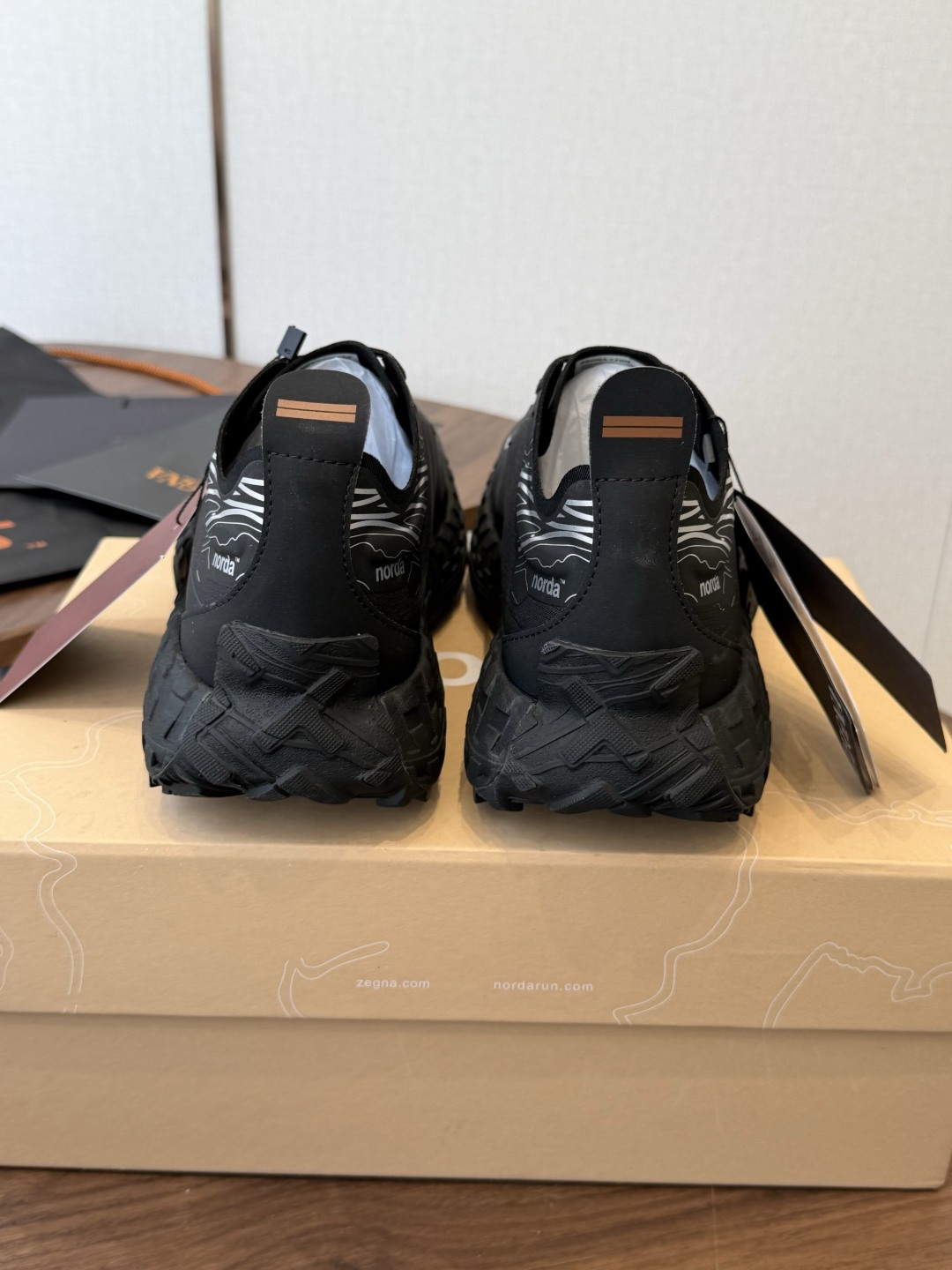 ZEGNA 杰尼亚 (男款)系列 户外 休闲 厚底运动鞋 原版购入开发 做货 这款黑色皮革 Triple Stitch ZEGNA 杰尼亚 (男款)系列 户外 休闲 厚底运动鞋 原版购入开发 做货 这款黑色皮革 Triple Stitch