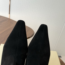 dymonlatry超显瘦宽口短靴,26ss新款秋冬季个性短靴 鞋面:高丝光牛反绒&小牛皮, 内里:羊皮➕进口莱卡 大底 dymonlatry超显瘦宽口短靴,26ss新款秋冬季个性短靴 鞋面:高丝光牛反绒&小牛皮, 内里:羊皮➕进口莱卡 大底