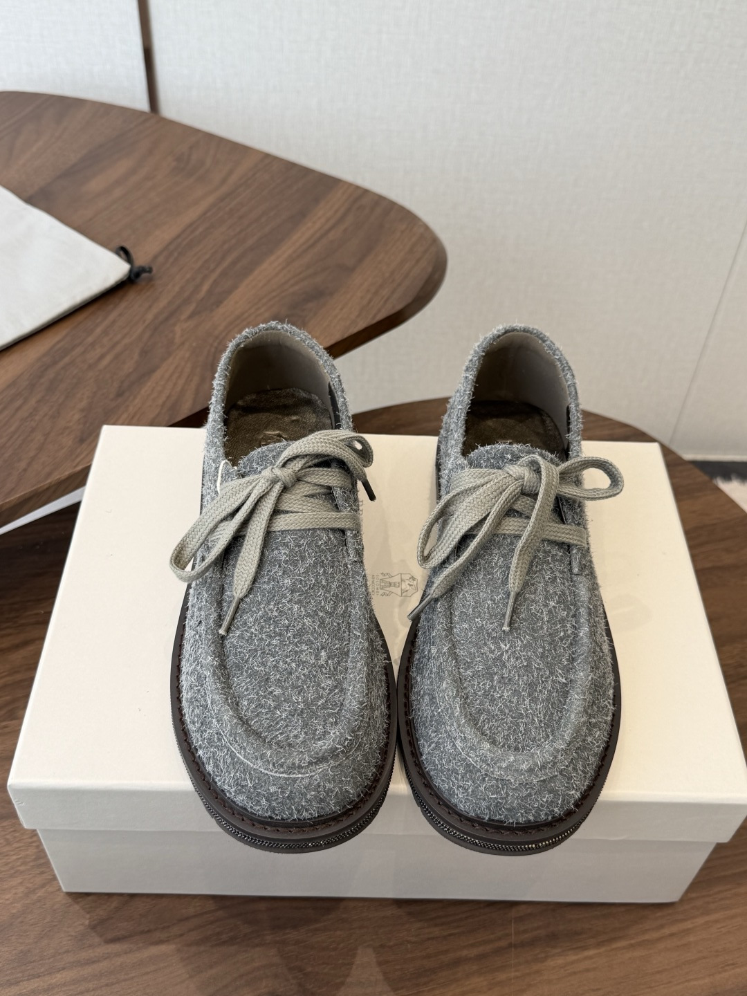 Brunello Cucinelli 26ss 秋冬新款复古乐福鞋‼ BC是意大利知名品牌,极简主义风格,纯手工串联珠链 Brunello Cucinelli 26ss 秋冬新款复古乐福鞋‼ BC是意大利知名品牌,极简主义风格,纯手工串联珠链