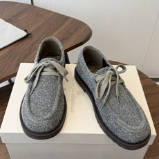 Brunello Cucinelli 26ss 秋冬新款复古乐福鞋‼ BC是意大利知名品牌,极简主义风格,纯手工串联珠链 Brunello Cucinelli 26ss 秋冬新款复古乐福鞋‼ BC是意大利知名品牌,极简主义风格,纯手工串联珠链