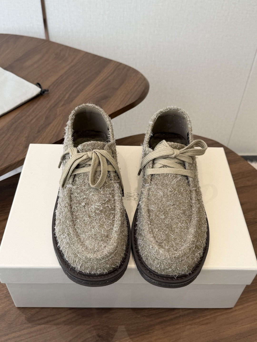 Brunello Cucinelli 26ss 秋冬新款复古乐福鞋‼ BC是意大利知名品牌,极简主义风格,纯手工串联珠链 Brunello Cucinelli 26ss 秋冬新款复古乐福鞋‼ BC是意大利知名品牌,极简主义风格,纯手工串联珠链