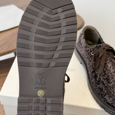 Brunello Cucinelli 26ss 秋冬新款复古乐福鞋‼ BC是意大利知名品牌,极简主义风格,纯手工串联珠链 Brunello Cucinelli 26ss 秋冬新款复古乐福鞋‼ BC是意大利知名品牌,极简主义风格,纯手工串联珠链