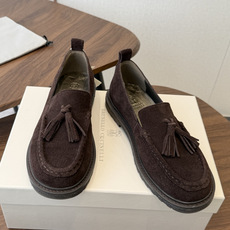 Brunello Cucinelli 26ss 秋冬新款复古乐福鞋‼ BC是意大利知名品牌,极简主义风格,纯手工串联珠链 Brunello Cucinelli 26ss 秋冬新款复古乐福鞋‼ BC是意大利知名品牌,极简主义风格,纯手工串联珠链