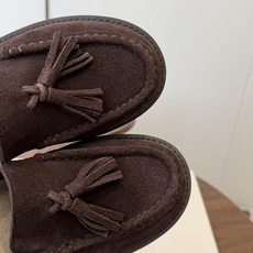 Brunello Cucinelli 26ss 秋冬新款复古乐福鞋‼ BC是意大利知名品牌,极简主义风格,纯手工串联珠链 Brunello Cucinelli 26ss 秋冬新款复古乐福鞋‼ BC是意大利知名品牌,极简主义风格,纯手工串联珠链