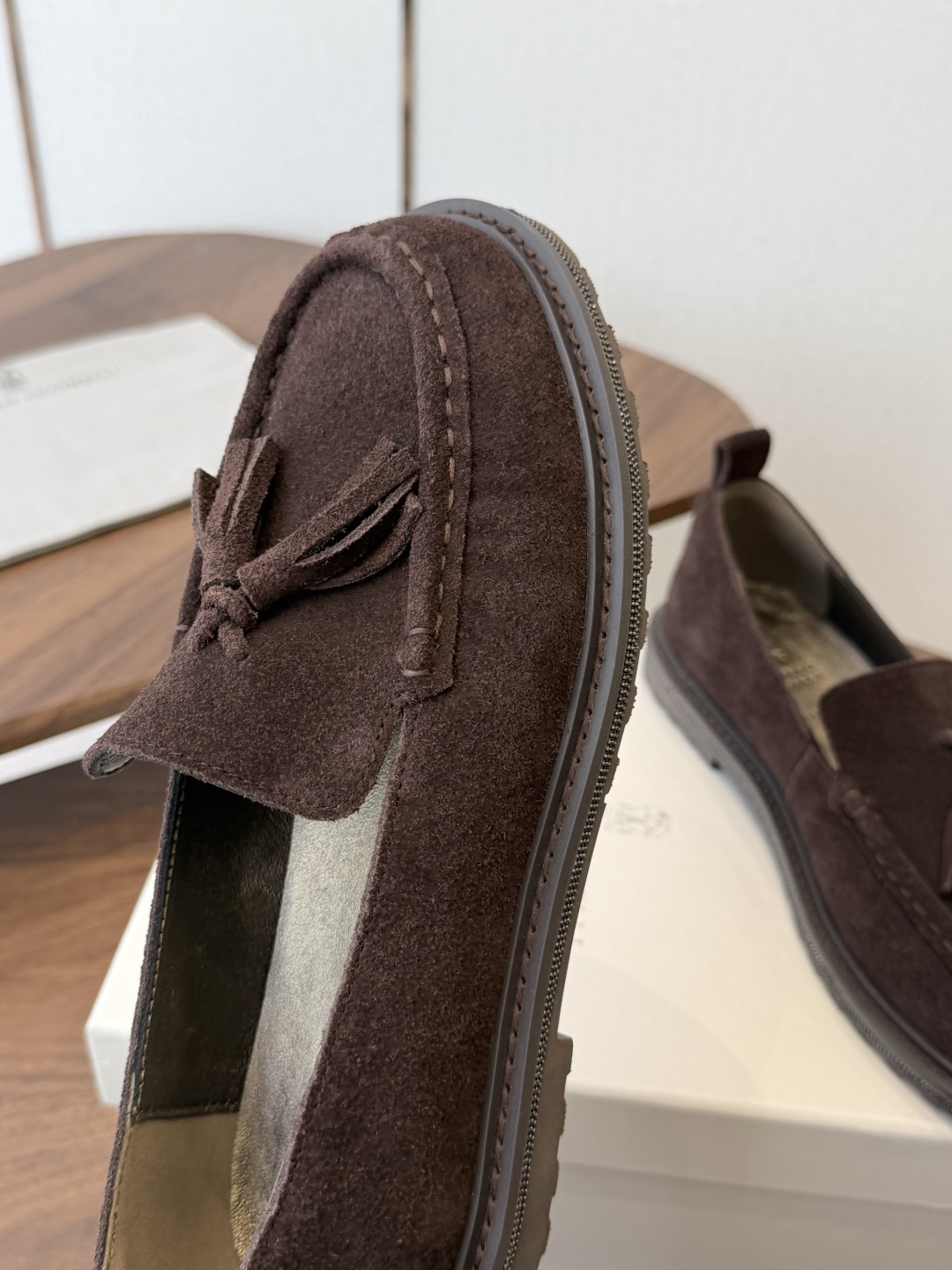 Brunello Cucinelli 26ss 秋冬新款复古乐福鞋‼ BC是意大利知名品牌,极简主义风格,纯手工串联珠链 Brunello Cucinelli 26ss 秋冬新款复古乐福鞋‼ BC是意大利知名品牌,极简主义风格,纯手工串联珠链