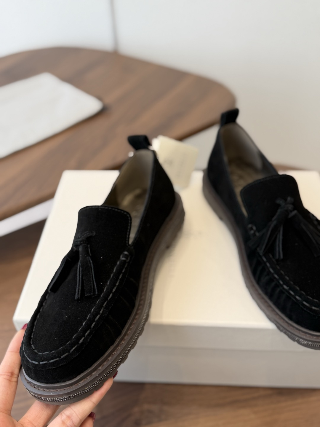 Brunello Cucinelli 26ss 秋冬新款复古乐福鞋‼ BC是意大利知名品牌,极简主义风格,纯手工串联珠链 Brunello Cucinelli 26ss 秋冬新款复古乐福鞋‼ BC是意大利知名品牌,极简主义风格,纯手工串联珠链