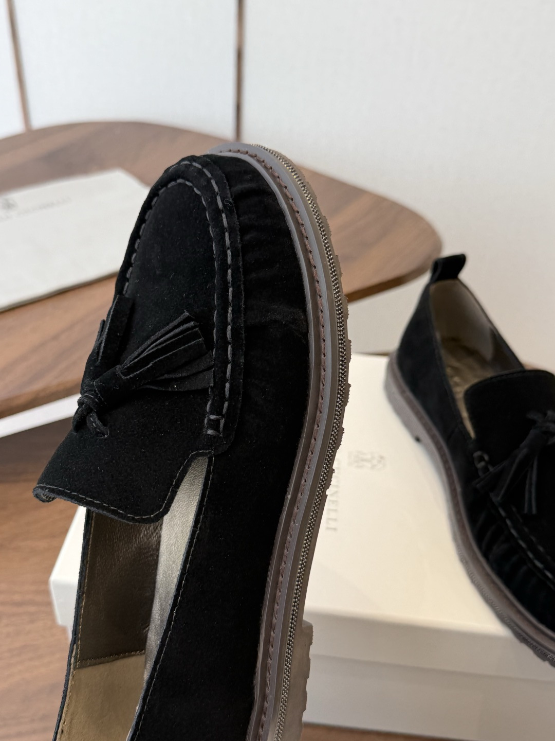 Brunello Cucinelli 26ss 秋冬新款复古乐福鞋‼ BC是意大利知名品牌,极简主义风格,纯手工串联珠链 Brunello Cucinelli 26ss 秋冬新款复古乐福鞋‼ BC是意大利知名品牌,极简主义风格,纯手工串联珠链