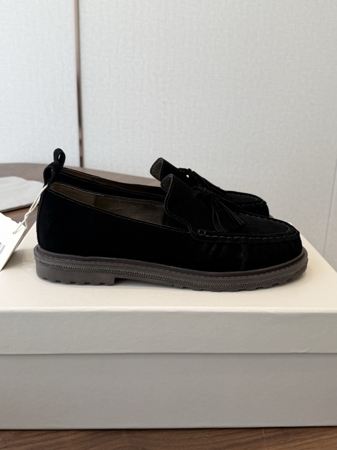 Brunello Cucinelli 26ss 秋冬新款复古乐福鞋‼ BC是意大利知名品牌,极简主义风格,纯手工串联珠链 Brunello Cucinelli 26ss 秋冬新款复古乐福鞋‼ BC是意大利知名品牌,极简主义风格,纯手工串联珠链