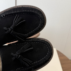 Brunello Cucinelli 26ss 秋冬新款复古乐福鞋‼ BC是意大利知名品牌,极简主义风格,纯手工串联珠链 Brunello Cucinelli 26ss 秋冬新款复古乐福鞋‼ BC是意大利知名品牌,极简主义风格,纯手工串联珠链