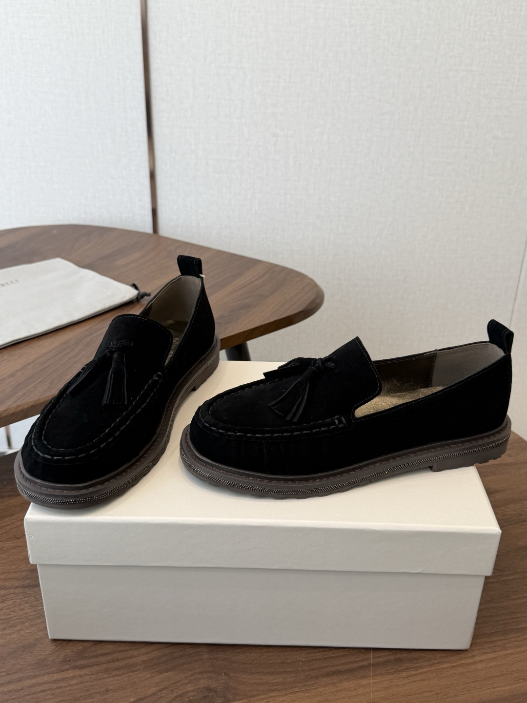 Brunello Cucinelli 26ss 秋冬新款复古乐福鞋‼ BC是意大利知名品牌,极简主义风格,纯手工串联珠链 Brunello Cucinelli 26ss 秋冬新款复古乐福鞋‼ BC是意大利知名品牌,极简主义风格,纯手工串联珠链