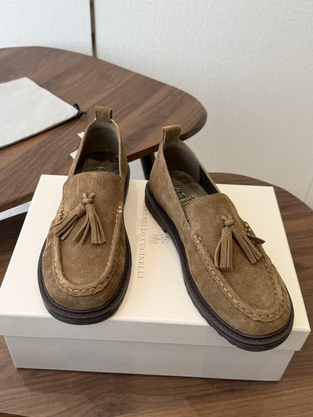 Brunello Cucinelli 26ss 秋冬新款复古乐福鞋‼ BC是意大利知名品牌，极简主义风格，纯手工串联珠链