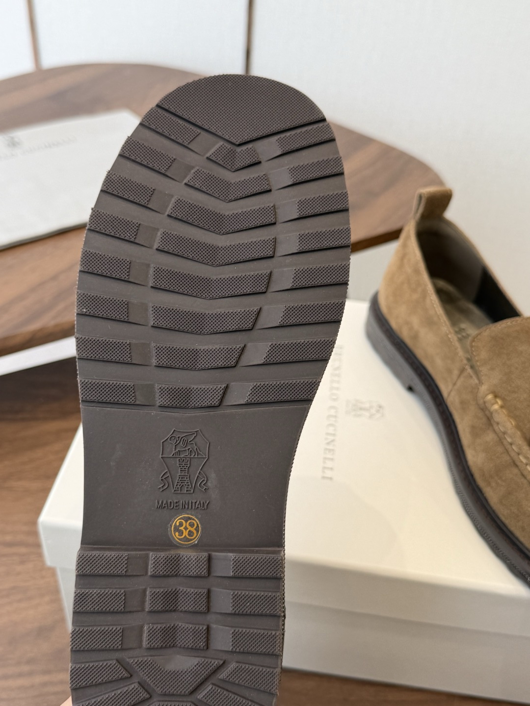 Brunello Cucinelli 26ss 秋冬新款复古乐福鞋‼ BC是意大利知名品牌，极简主义风格，纯手工串联珠链