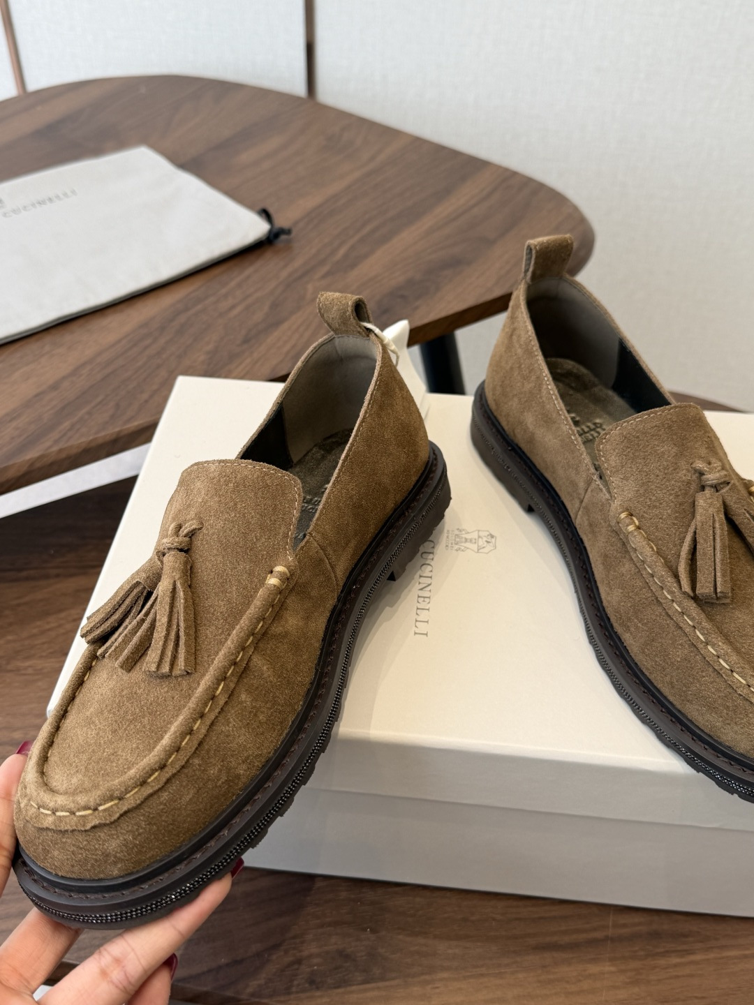 Brunello Cucinelli 26ss 秋冬新款复古乐福鞋‼ BC是意大利知名品牌，极简主义风格，纯手工串联珠链