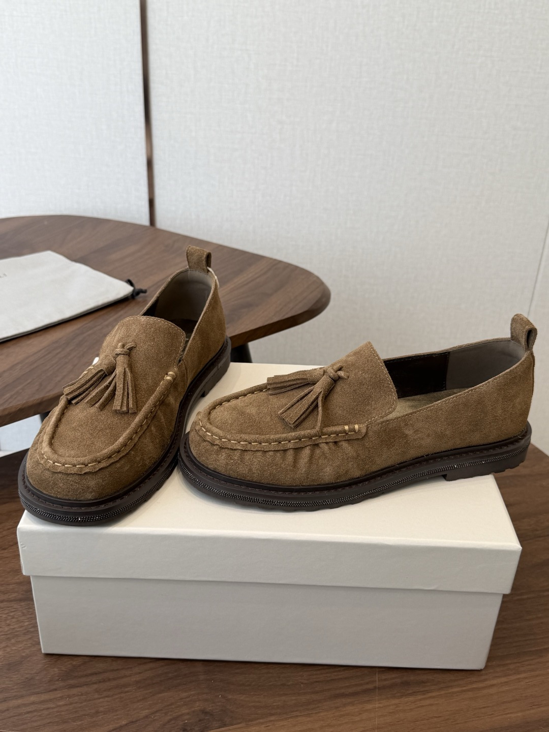 Brunello Cucinelli 26ss 秋冬新款复古乐福鞋‼ BC是意大利知名品牌，极简主义风格，纯手工串联珠链