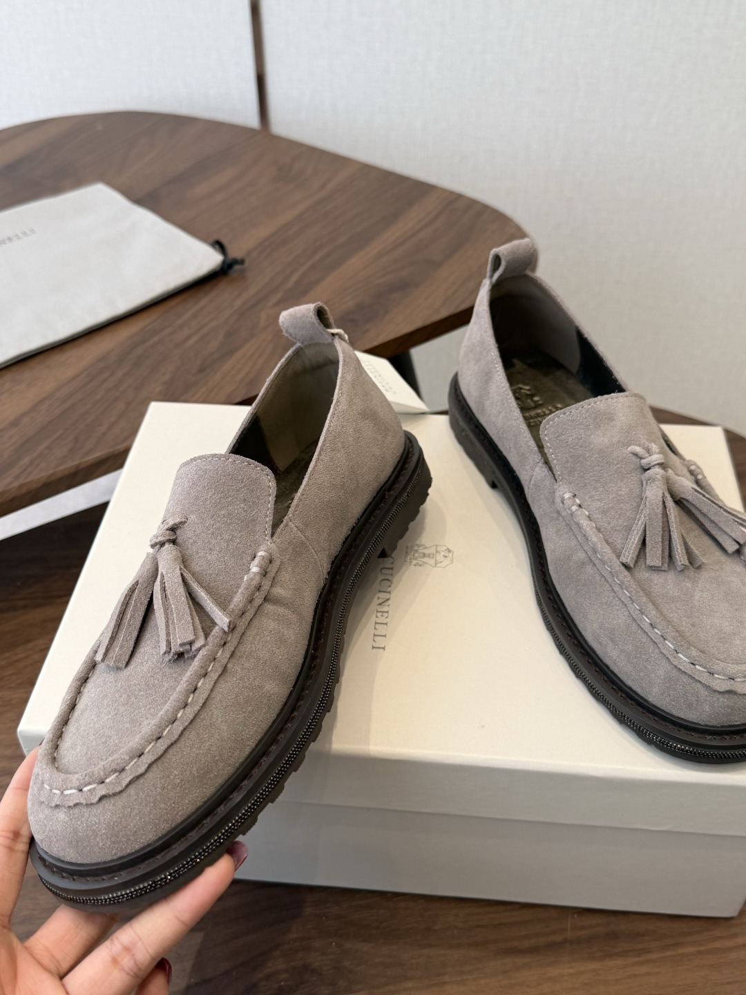Brunello Cucinelli 26ss 秋冬新款复古乐福鞋‼ BC是意大利知名品牌，极简主义风格，纯手工串联珠链